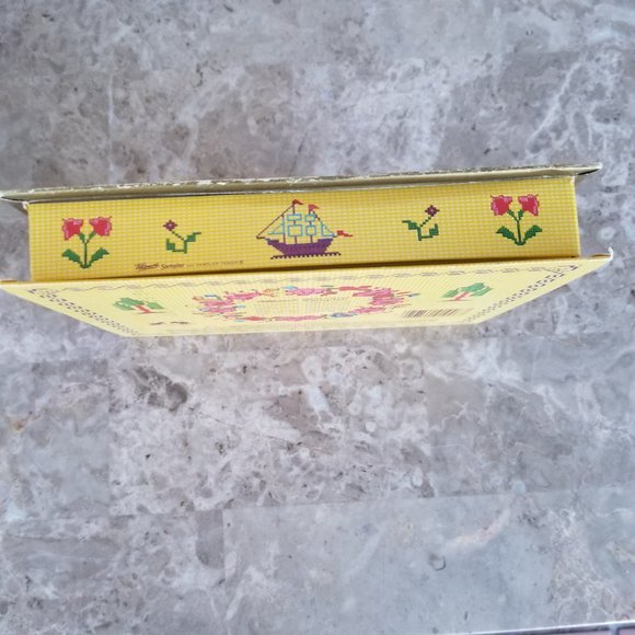 Vintage Whitman's Sampler Box (Empty) - Picture 7 of 12